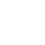 Un logo blanc pour La Plonplonière représentant un grand arbre surmontant des clubs de golf croisés et le numéro 1710, entouré du nom de la maison.